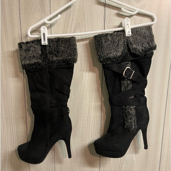 Black Heeled Boots with Fur - Picture 2 of 2